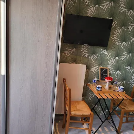 De La D'hotes فندق مبيت وإفطار 3*