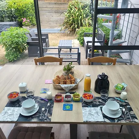 De La D'hotes فندق مبيت وإفطار 3*